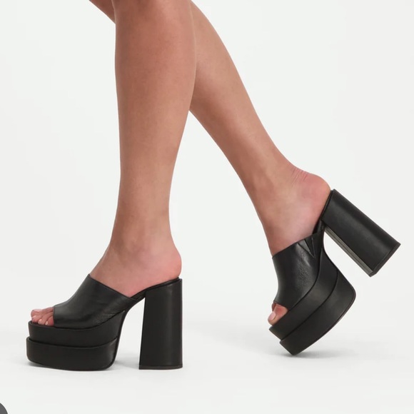 Steve Madden Cagey Leather Double Platform Sandals. - Picture 2 of 11